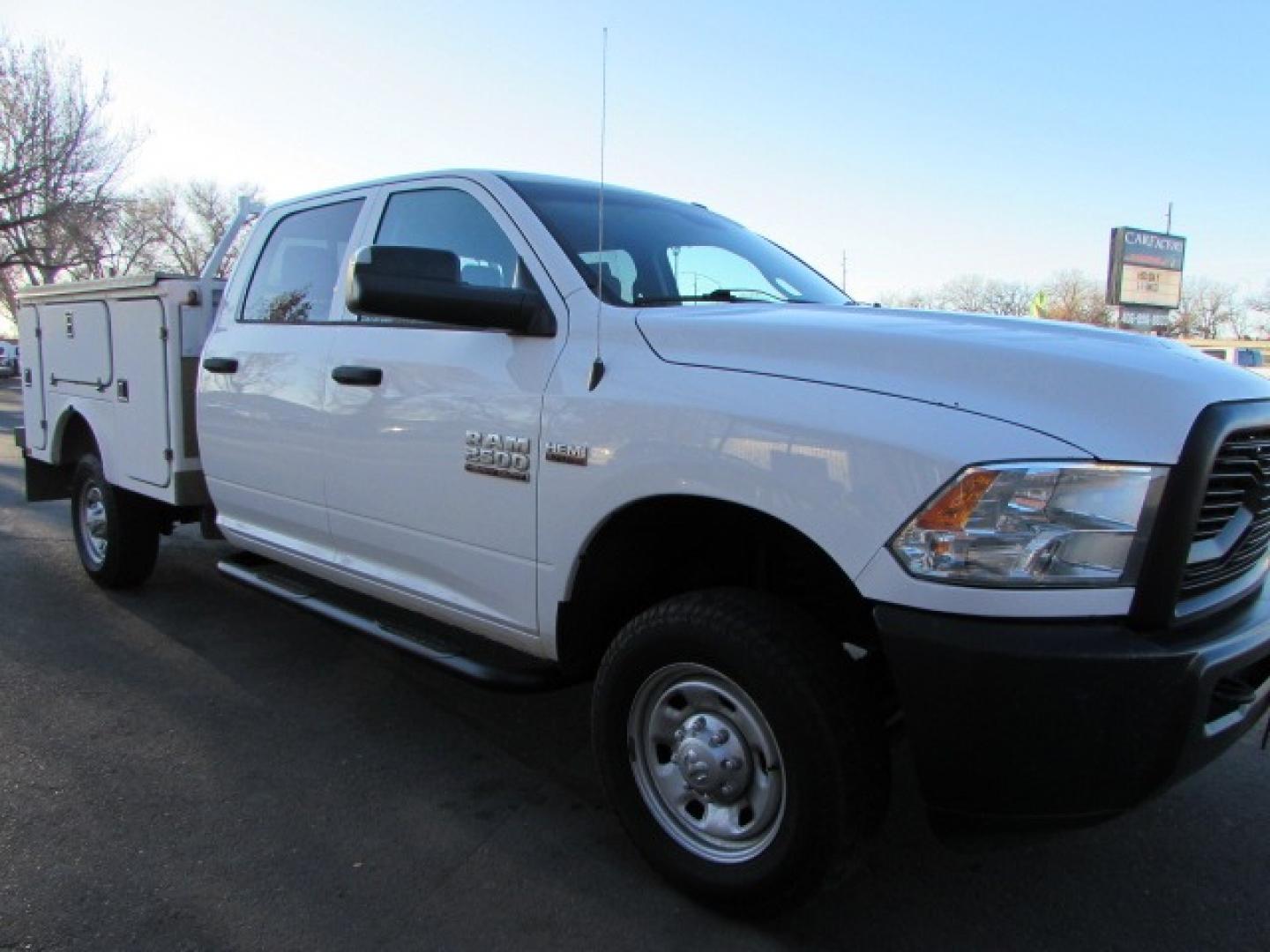 2014 White /Gray RAM 2500 Service Body Crew Cab 4WD (3C6TR5HTXEG) with an 5.7 Hemi V8 engine engine, 6 speed automatic transmission, located at 4562 State Avenue, Billings, MT, 59101, (406) 896-9833, 45.769516, -108.526772 - Photo#4